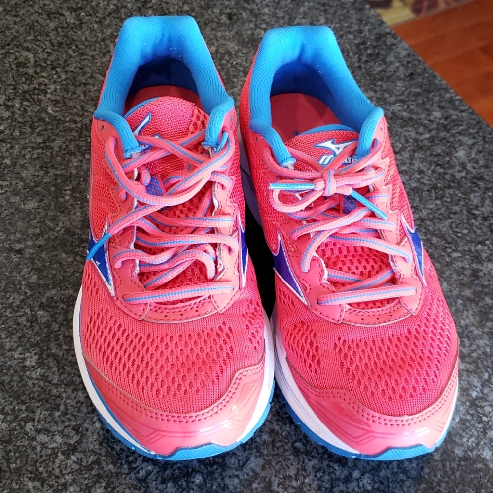 Womens Mizuno running shoes.